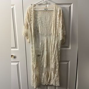 Rebellion Women’s L/G Cream Lace Floral Kimono & Cover Up